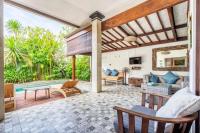 Just a 3 min stroll to the Seminyak beach - Ferienwohnung Padang