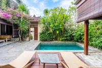 Just a 3 min stroll to the Seminyak beach - Ferienwohnung Padang