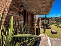 Suite met Queensize Bed en Uitzicht op het Zwembad