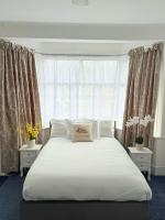 Luxury House in Ilford 21 minute Train journey from Central London - B&B