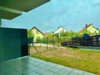 Modern Stylish Apartment with Garden & Free Parking - Chambres d’hôtes
