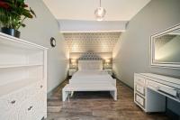 Spacious, Central Townhouse with Hot Tub & Free Parking - Ferienwohnung