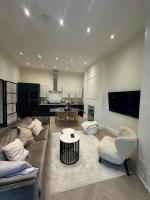 The Location! Holland Park - B&B London