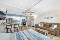 Spectacular Ocean View STEPS from the Beach and Pool! 4th Floor Studio! - B&B New Smyrna Beach