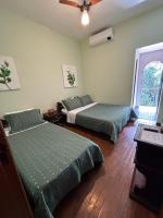 Dreibettzimmer mit Bergblick