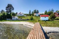 Coastal gem with beach, wooden sauna & canoes - B&B Bjästa