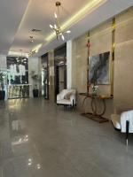 Elegant Apt with King Bed and City Horizon Views - Ferienwohnung