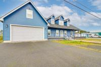 1 Mi to Oregon Dunes Quiet Getaway with Deck - B&B Lakeside