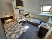 Twin Room with Private Bathroom