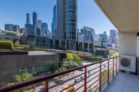 Vista on Queensbridge - 3BR Home in the Heart of It All - B&B Melbourne