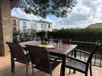 Casa con Gran Jardín Privado y Piscina Comunitaria en Torroella de Montgrí - ES-323-44 - B&B l'Estartit