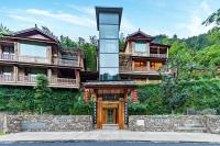 Premium Suite with Mountain View