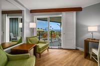Pool Oceanview Room, 4 star Beachfront Resort, King Bed, Lanai, AC, Pool, Restaurant, Gym, Spa - B&B Lihue