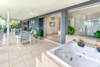 Blue Water Views 17 - by Whitsunday Holidays - B&B Hamilton Island