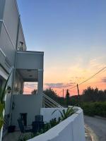 Ismini Basement Retreat - B&B