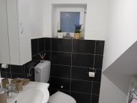 Deluxe One-Bedroom Apartment