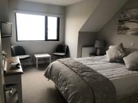 Deluxe Double Room with Side Sea View