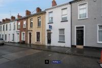 3 Bedrooms 1 Bath City Centre Home By Boyeilles Apartments Short Lets & Serviced Accommodation Belfast With Free Parking - B&B