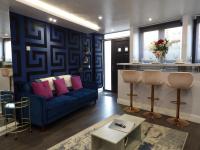 City Convenience, Calm Comfort-- A Stylish One-Bedroom Retreat Just 3 Stops from the Heart of the City - B&B