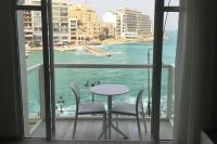 Seafront Designer Bliss in Central St Julian's - Ferienwohnung St. Julian's