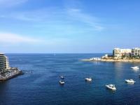 Seafront Designer Bliss in Central St Julian's - Ferienwohnung St. Julian's