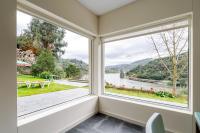 Riverside Retreat w/ Infinity Pool by HostWise - Ferienwohnung Resende