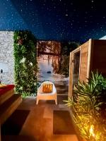 Love Room SPA JACUZZI SAUNA et DONJON - Tanière Dé-Plaisirs - B&B Villefranche-sur-Saône
