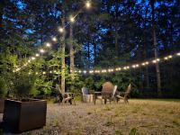 Kayaks, Lake, Sauna & Family Relax & Play - B&B Otis