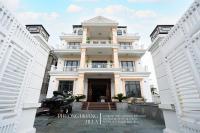 Phượng Hoàng Villa 13 phòng ngủ - ven biển, bể bơi, bi-a, BBQ, sân Pickleball, xe địa hình, chèo sup biển - Bed and Breakfast
