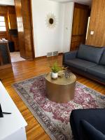 Mid-Century Modern 4BR WIF SmrtTV Coffee Patio - B&B Wichita