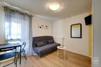 Mercure - Proche A10 -2 V -Parking- Rez-de-chaussée - B&B