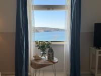 Appartamento con 2 Camere da Letto, Terrazza e Vista Mare