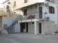 Apartment in stone house on seaside - B&B