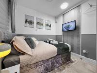 Small Studio Suite Contractor Compact Comfort - B&B Maerdy