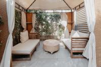One-Bedroom Apartment with Garden