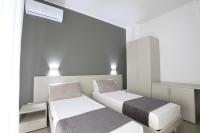Zweibettzimmer mit Balkon