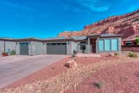 Upscale Family Home in Kanab with Gym Pool Red Rock Views - Chambres d'hôtes Kanab