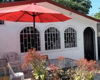Casa 6 a 5 minutos del IRTRA - Bed and Breakfast