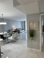 Trendy 1BD Condo 4 Mins to Beach - Bed and Breakfast Sunny Isles Beach