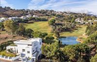 12 Guests - Prime Golf Villa Oasis - Malaga Host - B&B
