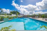 Modern, Spacious, 3BR Hill View Retreat, Central, 24hr Security, Satellite wifi and Solar - B&B Ocho Rios