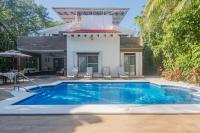 Luxurious 6-Bedroom Villa with Private Pool in Playa del Carmen - B&B Playa del Carmen