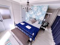 Three-Bedroom Apartment with Balcony