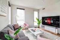 2BR Luxury Apt in Culver City, Free Parking, Pool, Gym - B&B