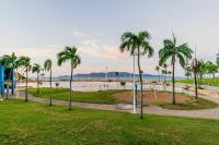 The Strand Penthouse - Best Views in Townsville - Bed and Breakfast North Ward