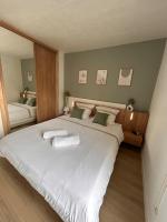 Two-Bedroom Deluxe Apartment with Balcony