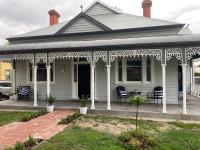 Daisy Cottage, 4 bedrooms, close to CBD - B&B