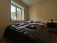 PARKEN CENTRAL - Downtown Home with 2BR, Balcony, Private Parking and Elevator - B&B