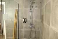 Camera Matrimoniale/Doppia con Letti Singoli con Vista Mare Parziale