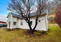 Traditional house at Unstad - B&B Bøstad